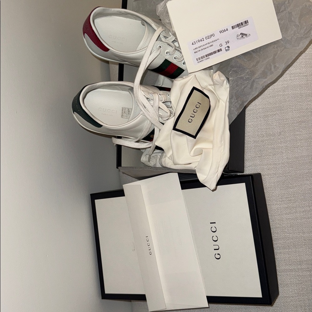 Gucci New Ace Bee Sneakers - Picture 3 of 4